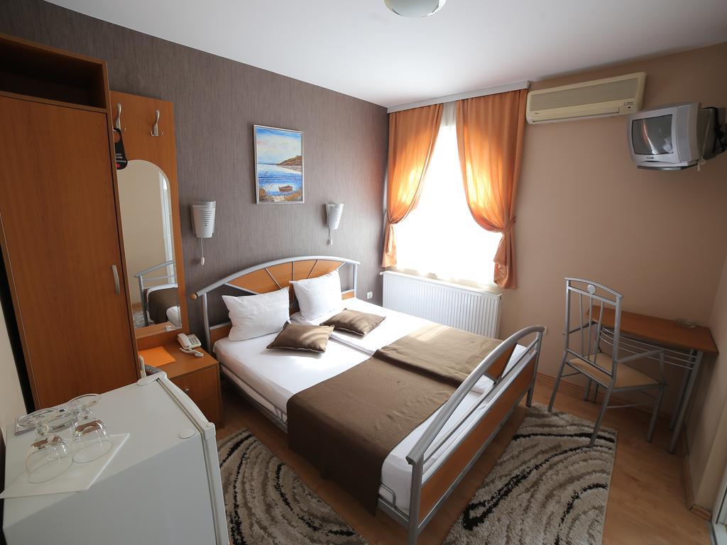קרגיובאק Hotel Zeneva חדר תמונה