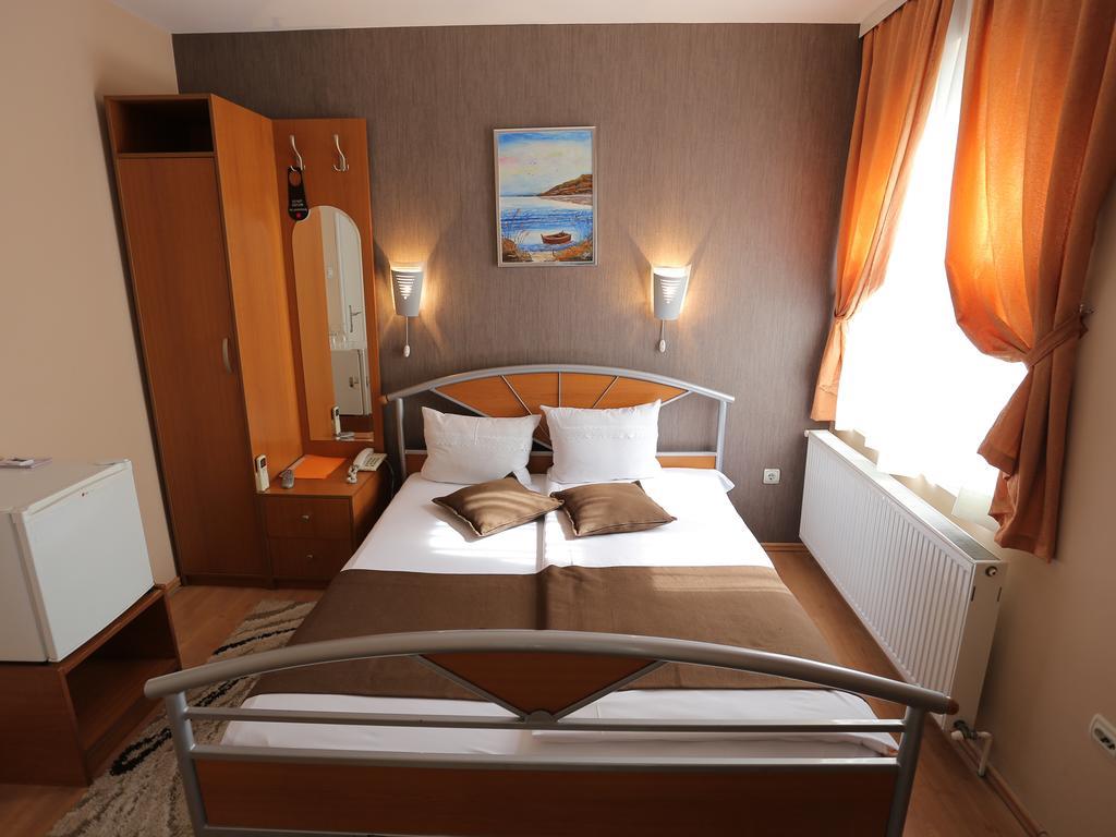 קרגיובאק Hotel Zeneva חדר תמונה