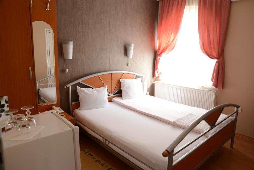 קרגיובאק Hotel Zeneva חדר תמונה